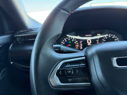 Used 2025 Jeep Compass Trailhawk AWD/4WD image 19