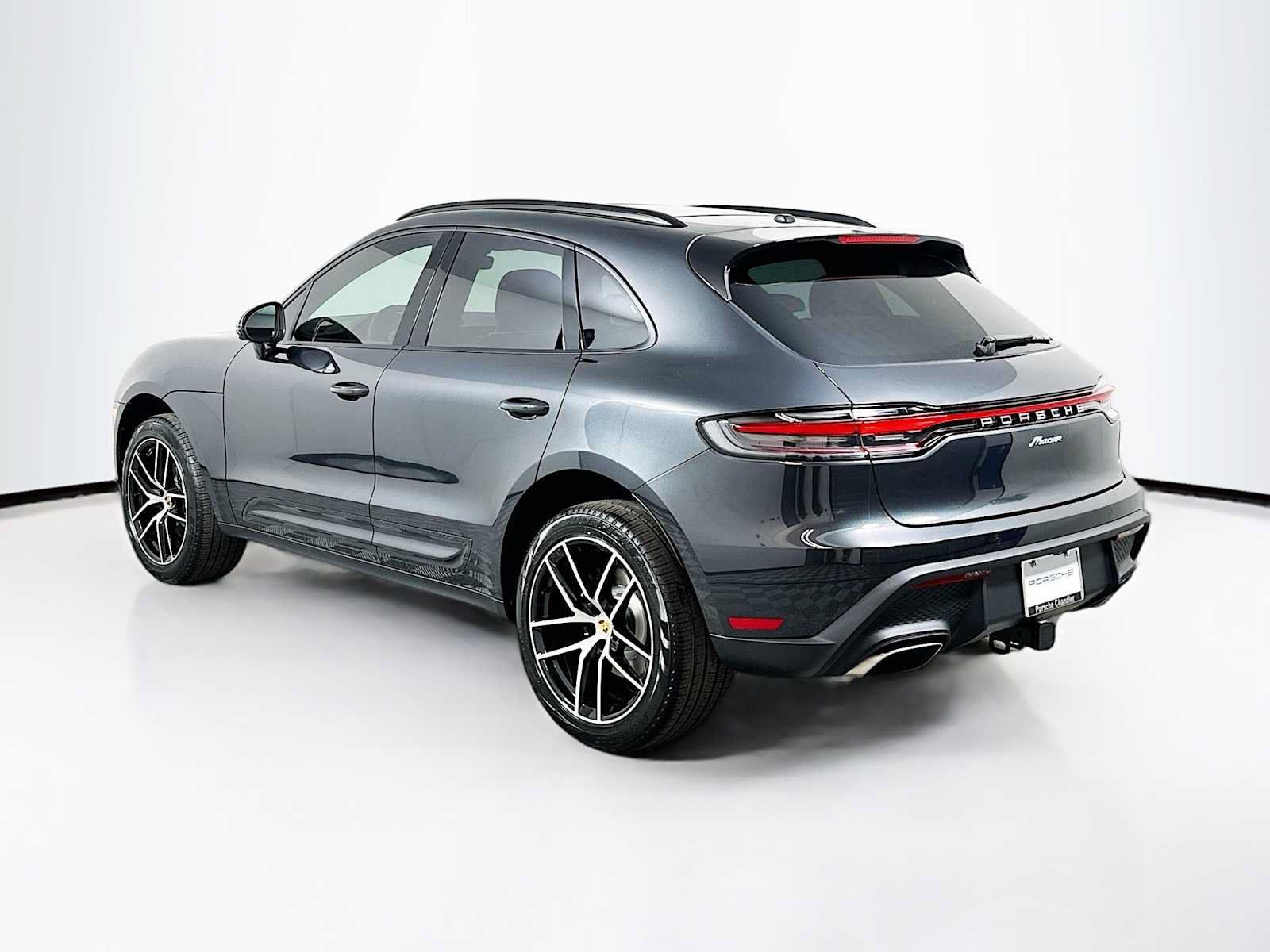 Used 2026 Porsche Macan AWD/4WD image 3