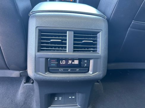 Used 2023 Volkswagen Atlas SE w/ Panoramic Sunroof Package FWD image 30
