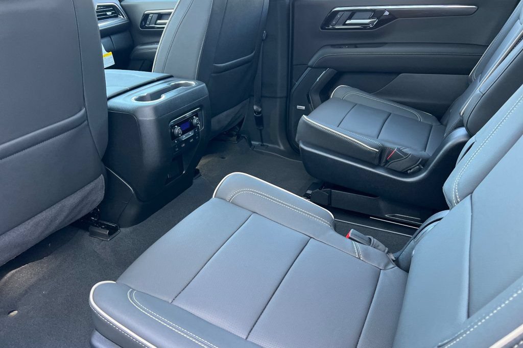 New 2026 Chevrolet Suburban Premier AWD/4WD image 9
