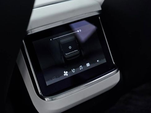 Used 2022 Tesla Model S Plaid image 11