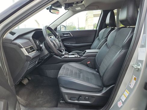 Used 2025 Mitsubishi Outlander SE AWD/4WD image 11