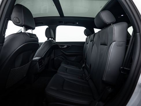 Certified 2025 Audi Q7 Premium w/ Convenience Package image 15