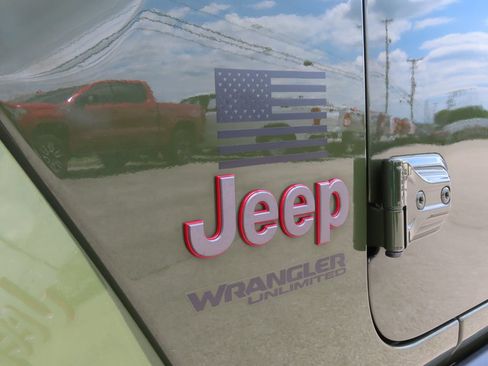 Used 2021 Jeep Wrangler Unlimited Rubicon AWD/4WD image 17