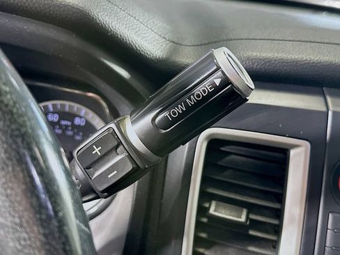 Used 2018 Nissan Titan SV w/ SV Convenience Package AWD/4WD image 19