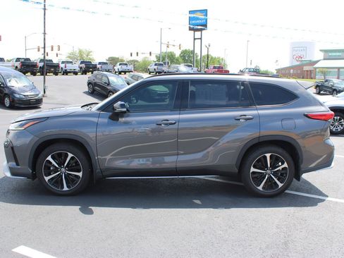 Used 2022 Toyota Highlander XSE FWD image 5