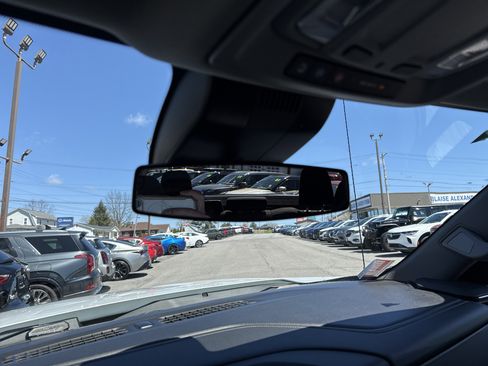 Used 2023 Chevrolet Silverado 1500 LT image 24