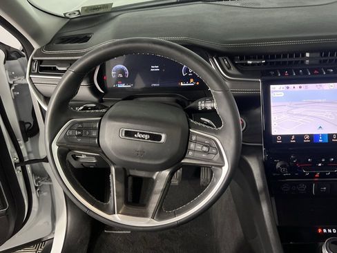 Used 2023 Jeep Grand Cherokee L Limited w/ Luxury Tech Group II image 15