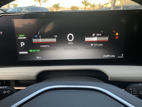 Used 2024 Nissan Ariya FWD image 16