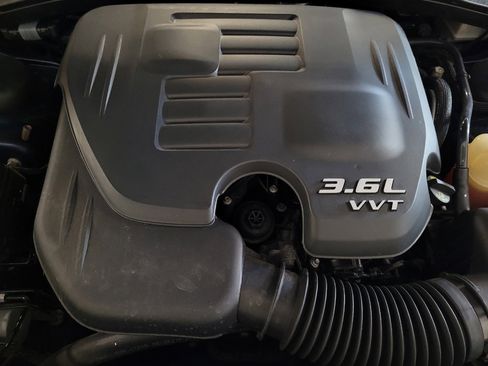 Used 2016 Chrysler 300 C image 30