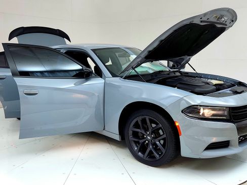 Used 2020 Dodge Charger SXT w/ Blacktop Package RWD image 9