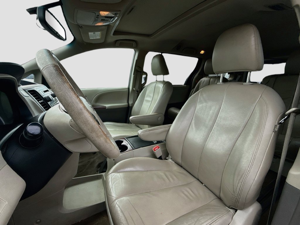 Used 2013 Toyota Sienna XLE FWD image 12