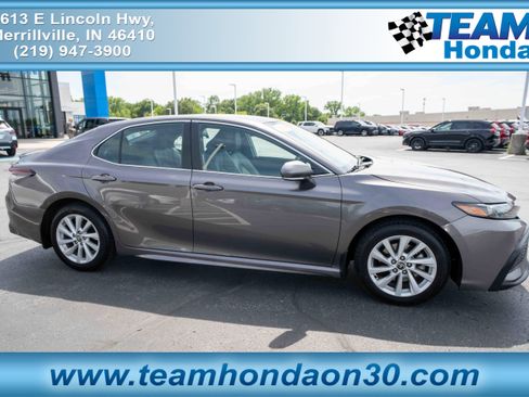 Used 2024 Toyota Camry SE FWD image 1