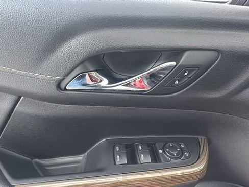 Used 2023 GMC Acadia SLE w/ Driver Convenience Package image 20