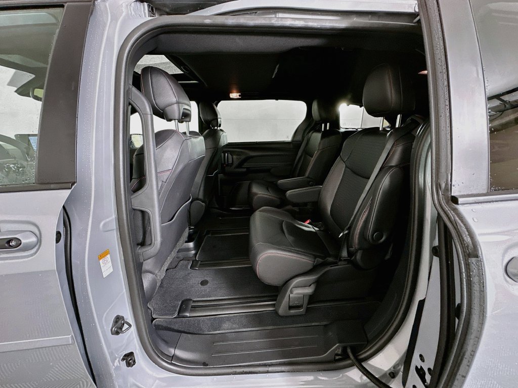Used 2026 Toyota Sienna XSE FWD image 25