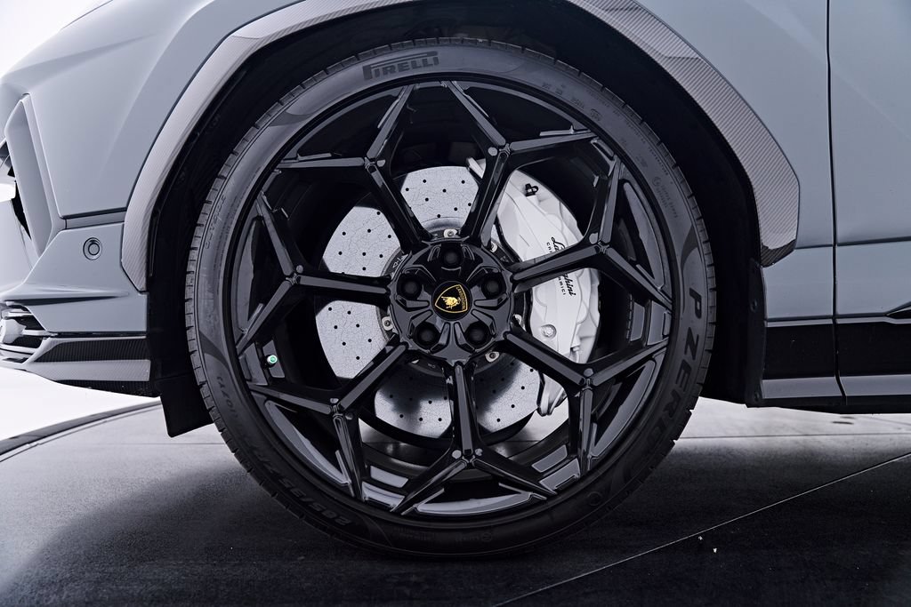 Used 2023 Lamborghini Urus Performante AWD/4WD image 3