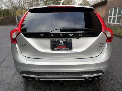 Used 2016 Volvo V60 T5 Cross Country Platinum image 6