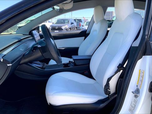 Used 2020 Tesla Model 3 Standard Range Plus image 8
