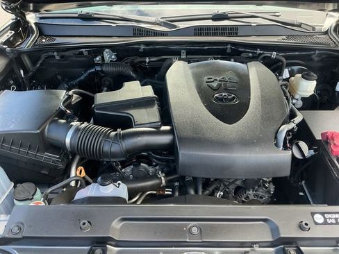Used 2019 Toyota Tacoma TRD Sport AWD/4WD image 29