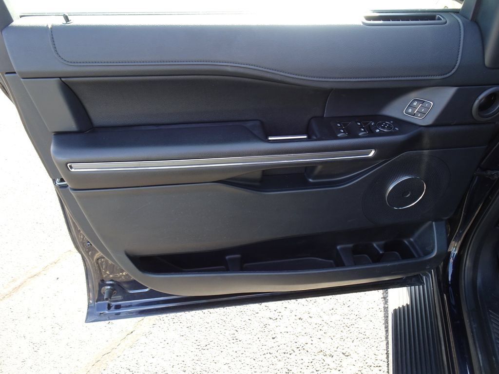 Used 2021 Ford Expedition XLT AWD/4WD image 15