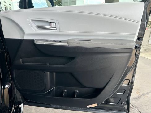 Certified 2025 Toyota Sienna XLE FWD image 14