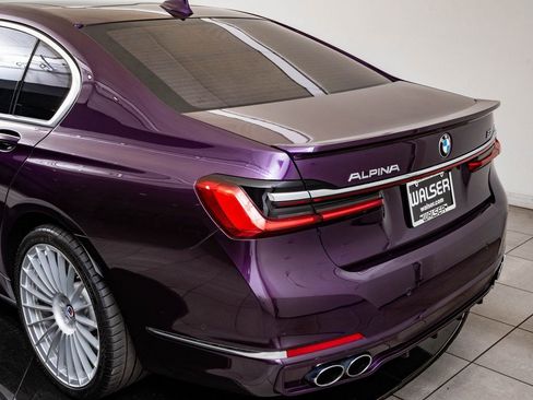 Certified 2022 BMW ALPINA B7 xDrive w/ Luxury Rear Seating Package image 19