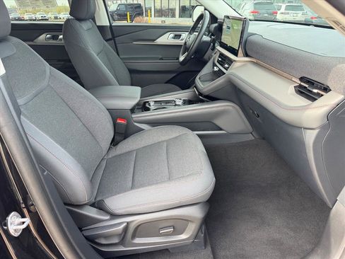 Used 2025 Ford Explorer Active AWD/4WD image 8
