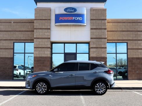 Used 2021 Nissan Kicks SV image 9