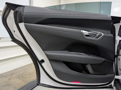Used 2022 Audi e-tron GT Premium Plus image 18