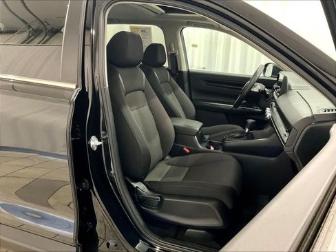 Used 2025 Honda CR-V EX image 11