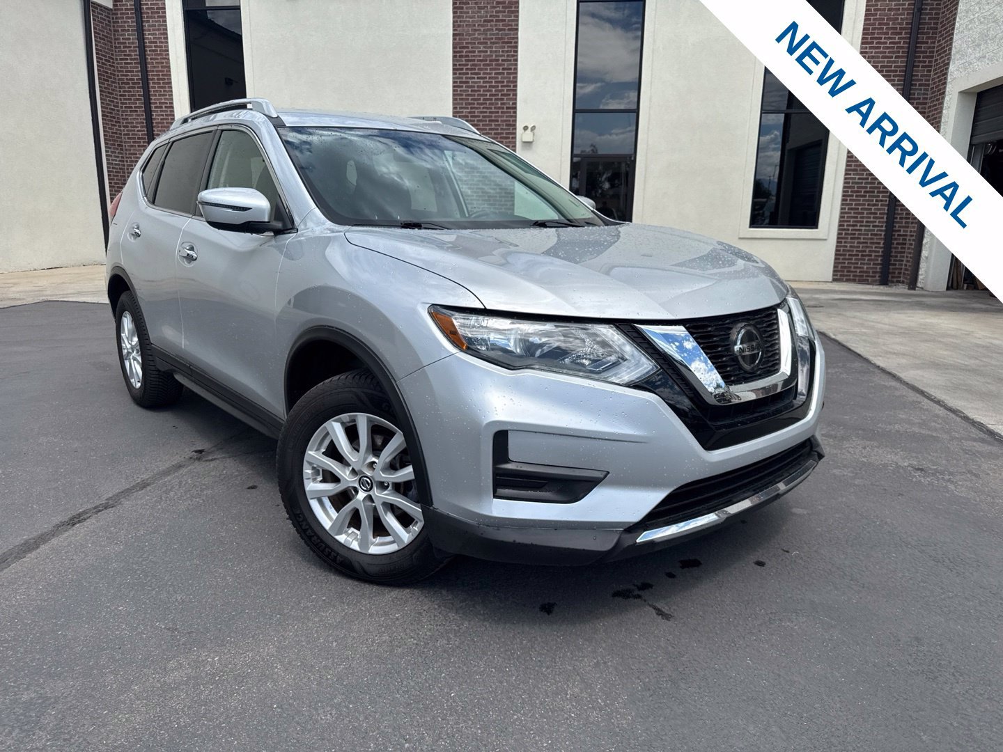 Used 2018 Nissan Rogue SV AWD/4WD image 1