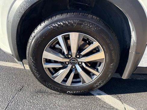 Used 2024 Nissan Pathfinder SL image 10