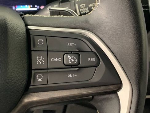 Used 2023 Jeep Grand Cherokee L Limited RWD image 19
