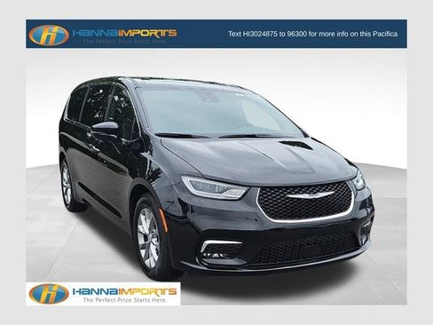 Used 2026 Chrysler Pacifica Limited FWD image 1