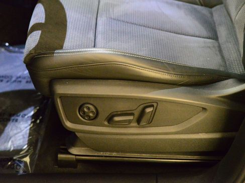 Used 2022 Audi SQ5 Premium Plus w/ Premium Plus Package image 29