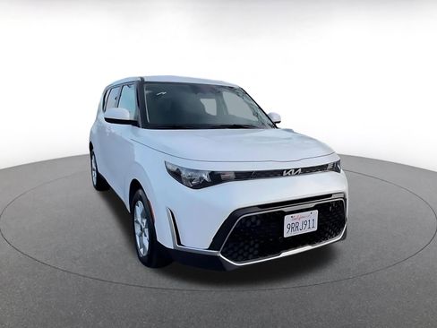 Used 2025 Kia Soul LX w/ LX Technology Package image 3