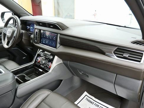 Used 2023 GMC Yukon Denali image 16