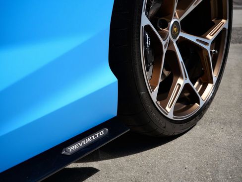 Used 2025 Lamborghini Revuelto AWD/4WD image 12