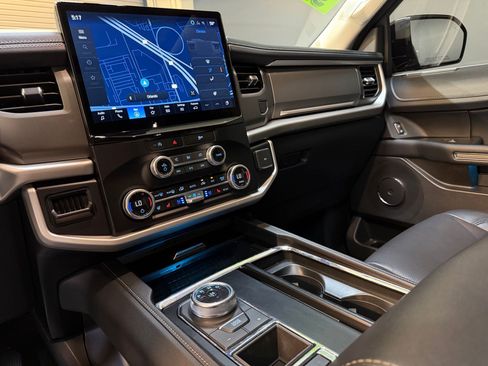 Used 2024 Ford Expedition Max XLT image 28
