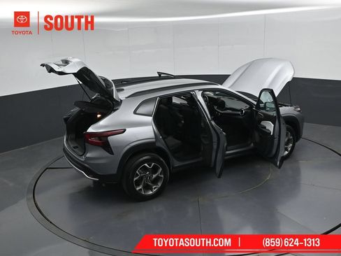 Used 2025 Chevrolet Trax LT w/ LT Convenience Package FWD image 51