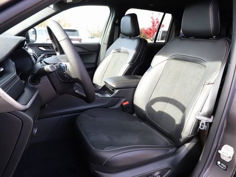 New 2025 Jeep Grand Cherokee Altitude image 11