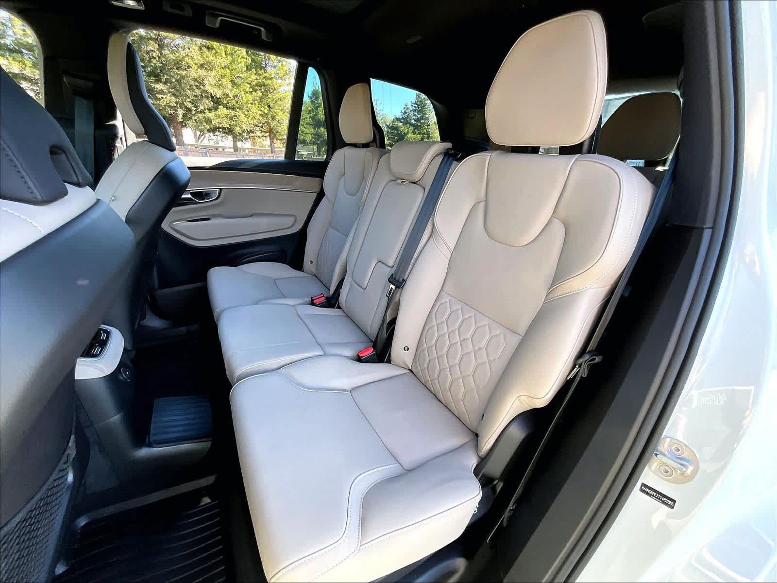 Used 2026 Volvo XC90 T8 Plus w/ Protection Package Premier AWD/4WD image 30