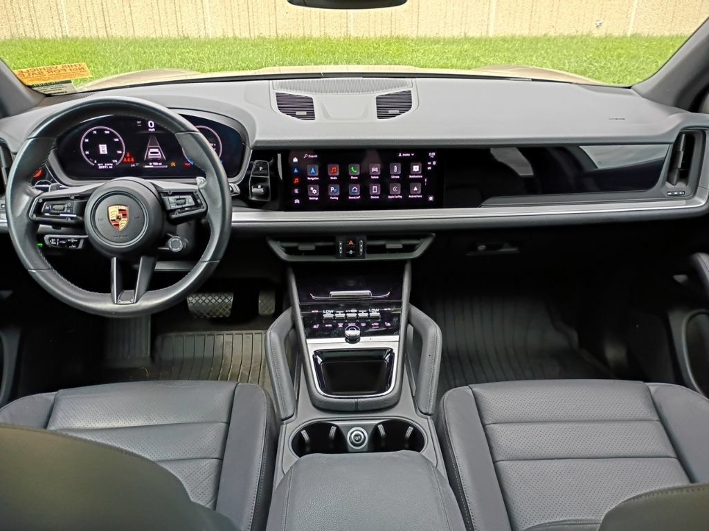 Certified 2024 Porsche Cayenne AWD/4WD image 12