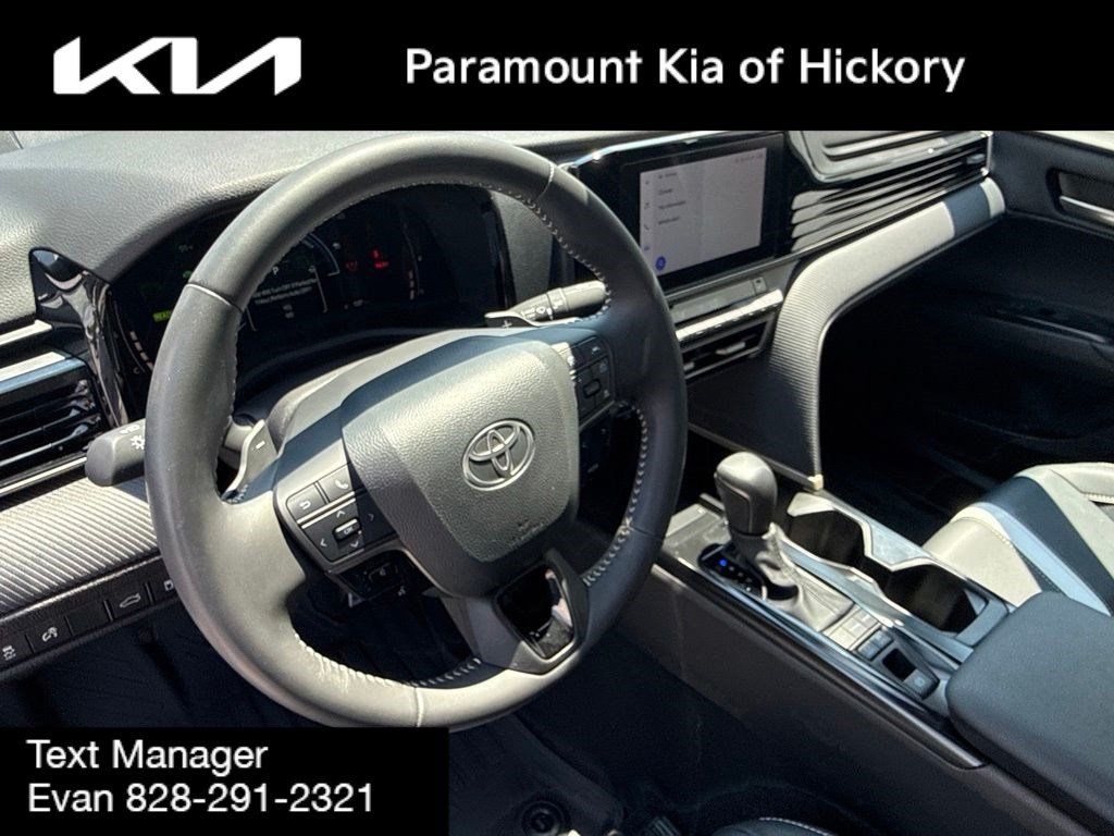 Used 2025 Toyota Camry SE FWD image 21