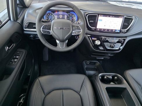 New 2026 Chrysler Pacifica Select image 12