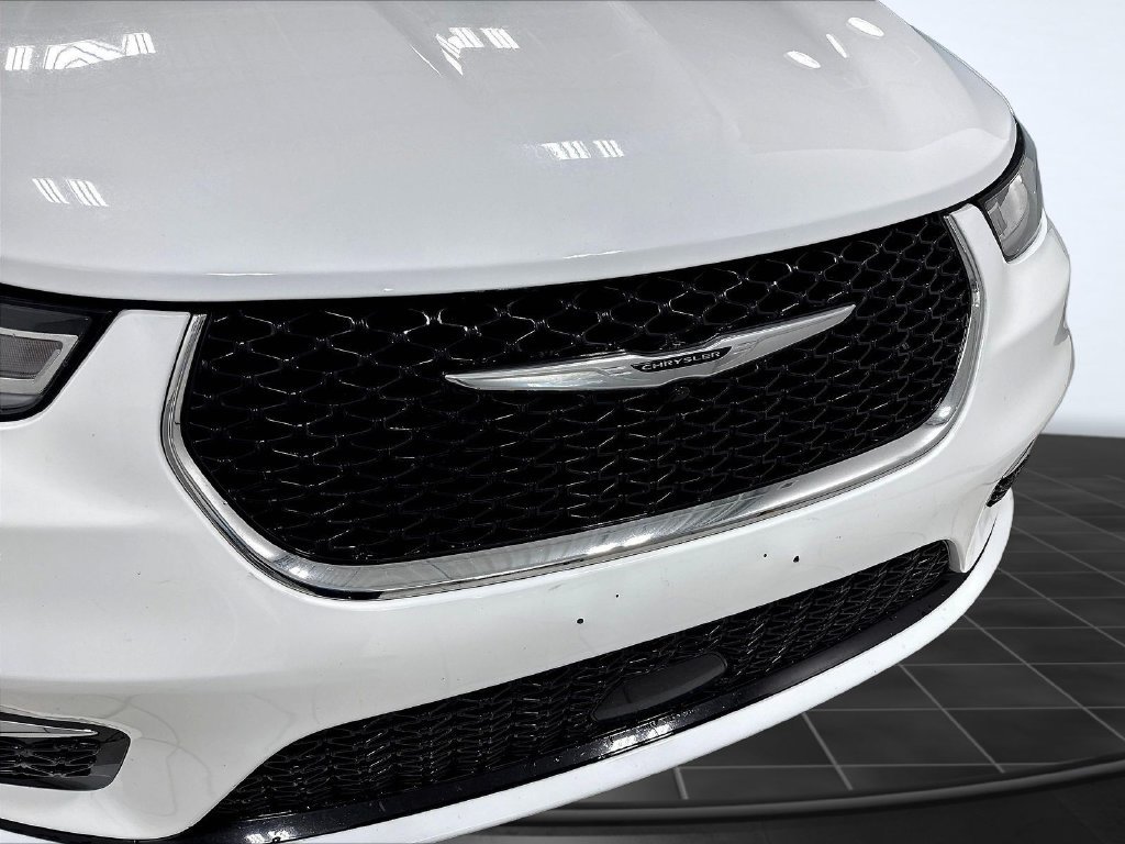 Used 2024 Chrysler Pacifica Touring-L FWD image 34