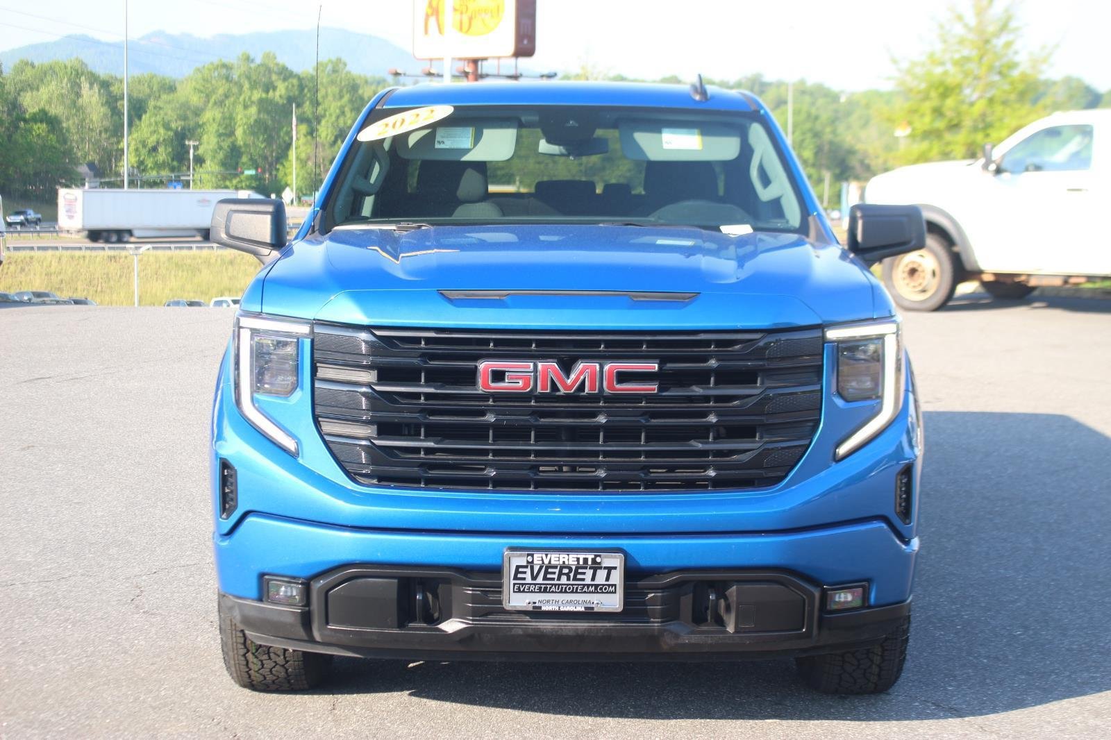 Used 2022 GMC Sierra 1500 Elevation AWD/4WD image 2