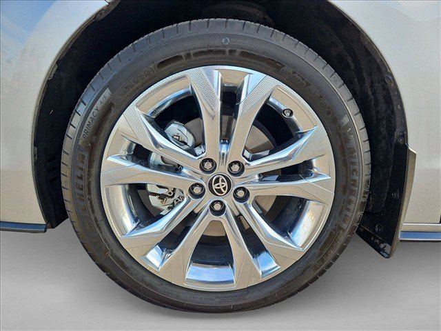 Used 2023 Toyota Sienna Platinum FWD image 27
