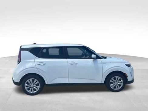 Used 2025 Kia Soul LX image 8