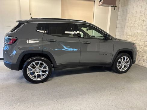 Used 2023 Jeep Compass Latitude AWD/4WD image 23